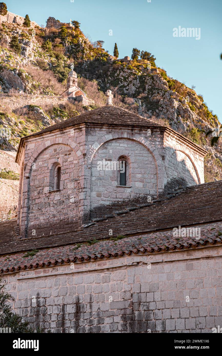 Heilige Heirat an der Stiftskirche des Flusses in der Altstadt von Kotor, Montenegro. Stockfoto