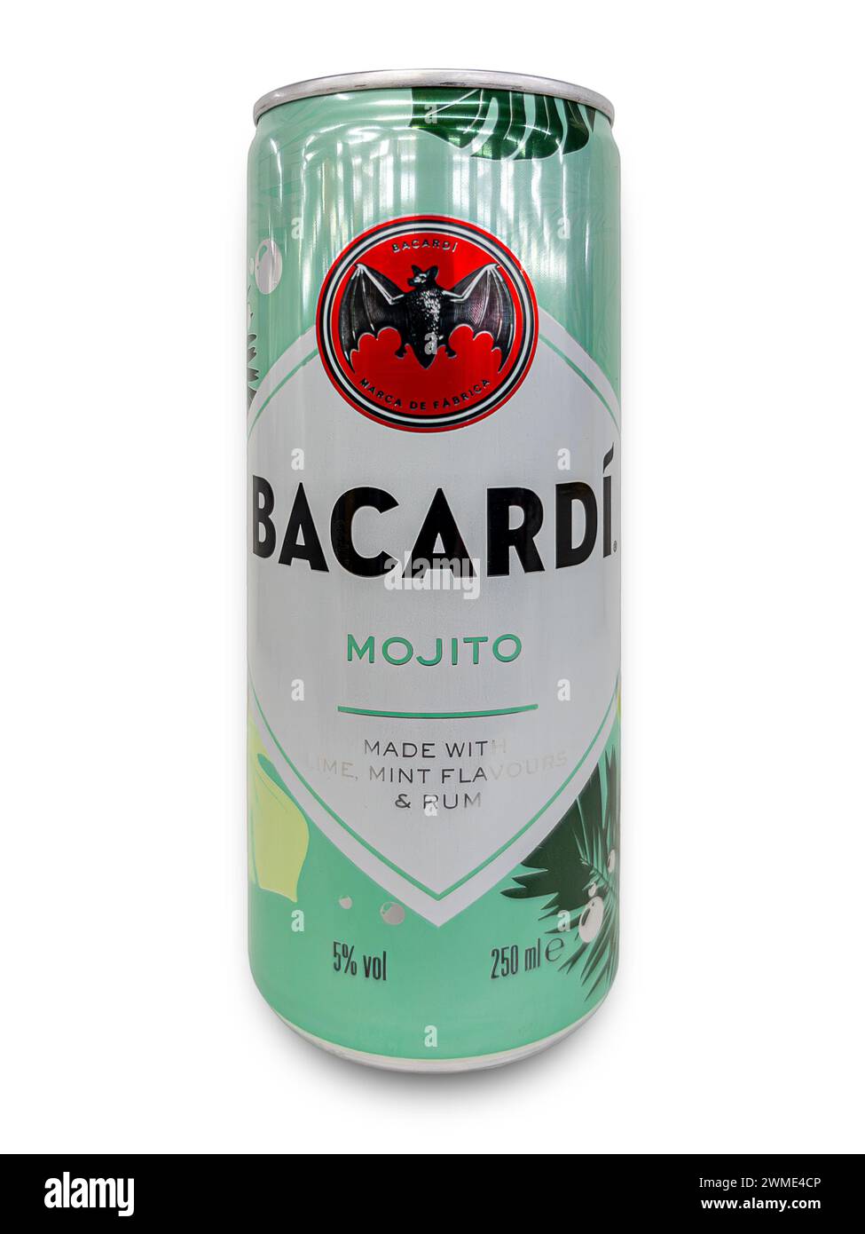Italien - 25. Februar 2025: Bacardi Mojito in Dose isoliert auf weiß mit Beschneidungspfad inklusive Stockfoto