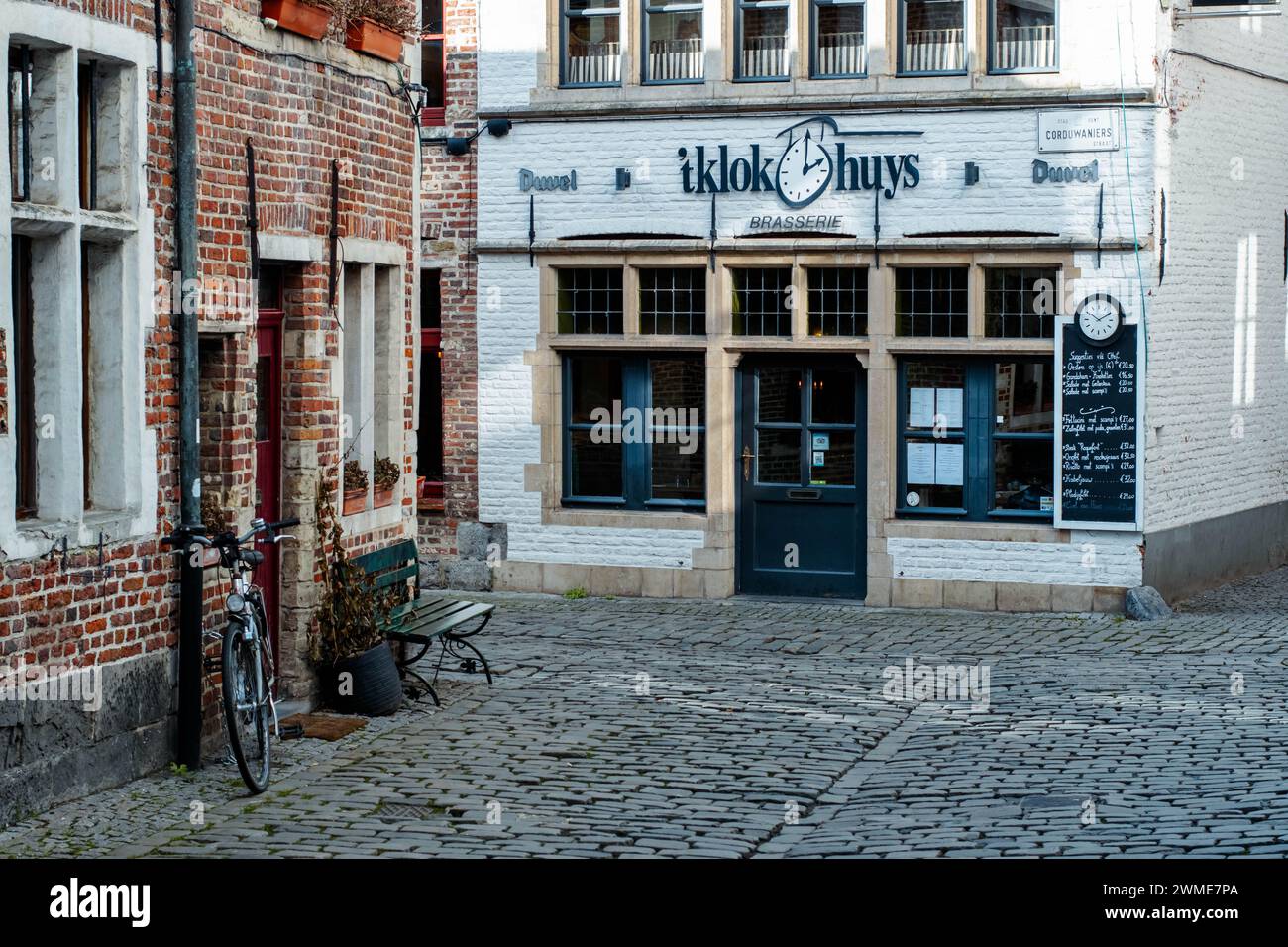 Gent, Belgien - Januar 31 2024: Restaurant 't Klokhuys. BELGISCHE KÜCHE. Restaurant in Gent Stockfoto