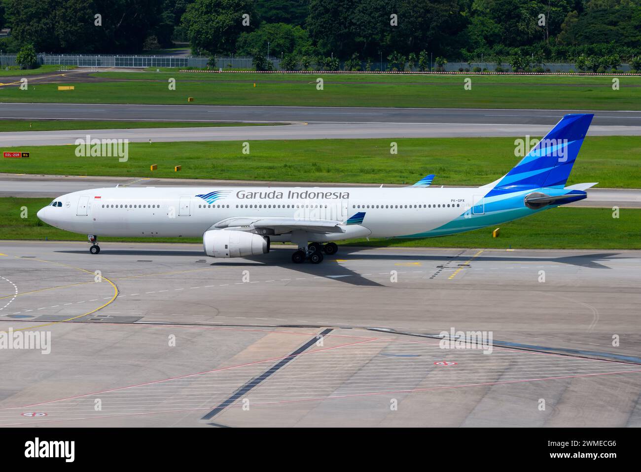 Garuda Indonesia Airlines Airbus A330 Flugzeuge im Rollverkehr. Flugzeug A330-300 der indonesischen Fluggesellschaft Garuda Indonesia. Flugzeug A333. Stockfoto