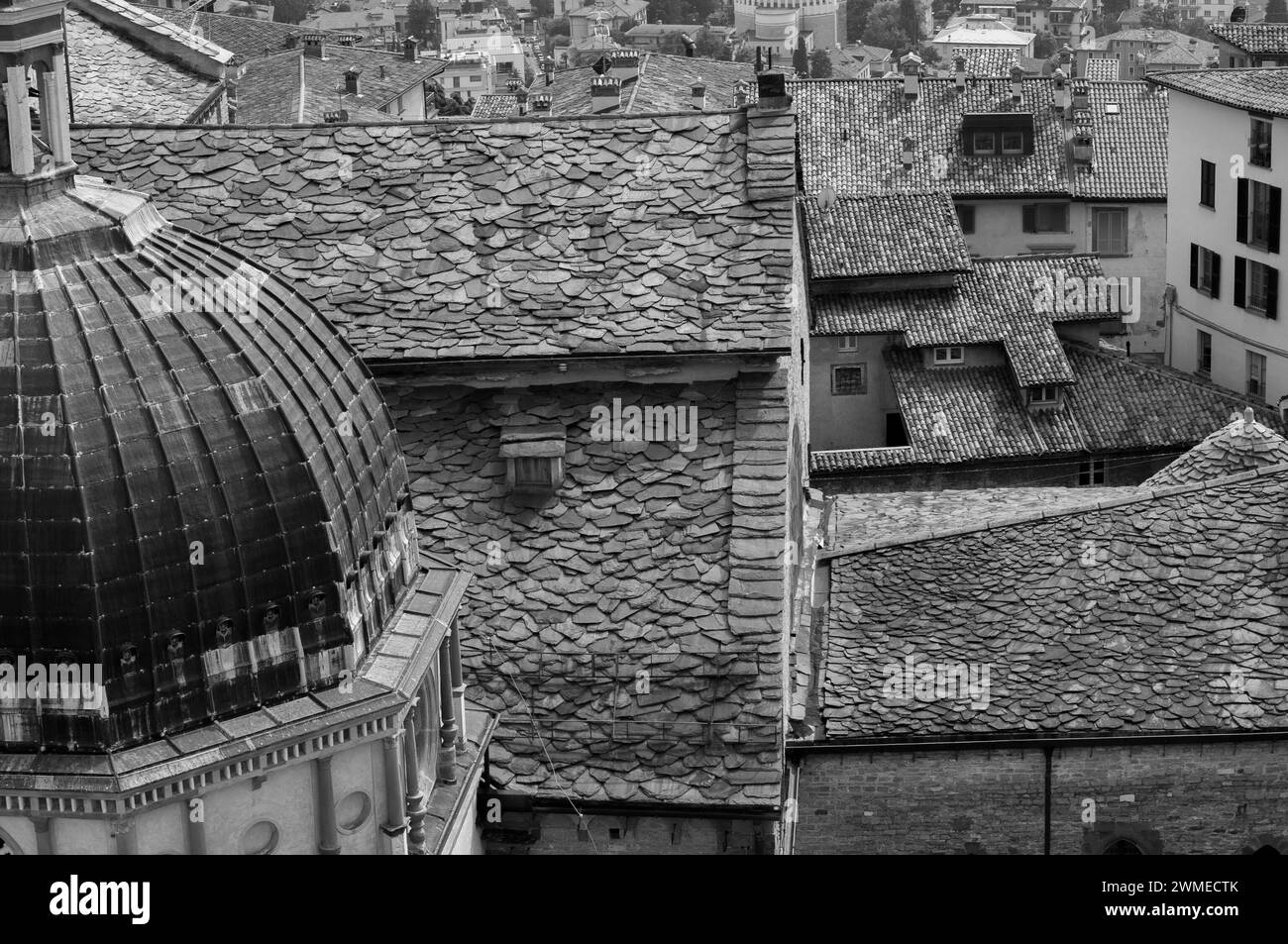 Dachziegel aus Steinschiefer - Città Alta, Bergamo Stockfoto