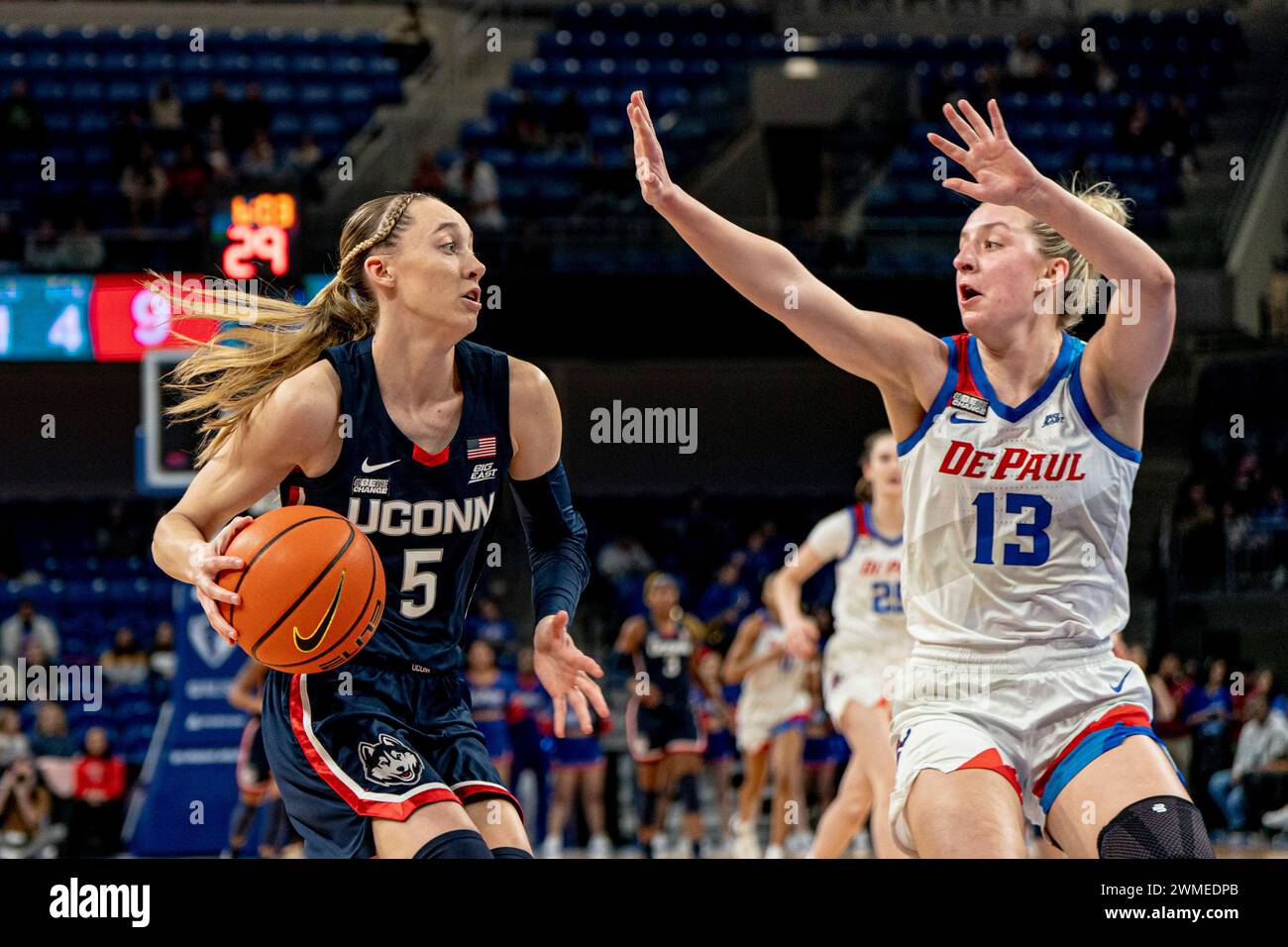 CHICAGO, IL - FEBRUARY 25: UConn Huskies guard Paige Bueckers (5) dribbles the ball while DePaul Blue Demons guard Maeve McErlane (13) attempts to block a shot during the women's college basketball game between the UConn Huskies and the Depaul Blue Demons on February 25, 2024, at Wintrust Arena in Chicago, IL. (Photo by Ben Hsu/Icon Sportswire) (Icon Sportswire via AP Images) Stockfoto