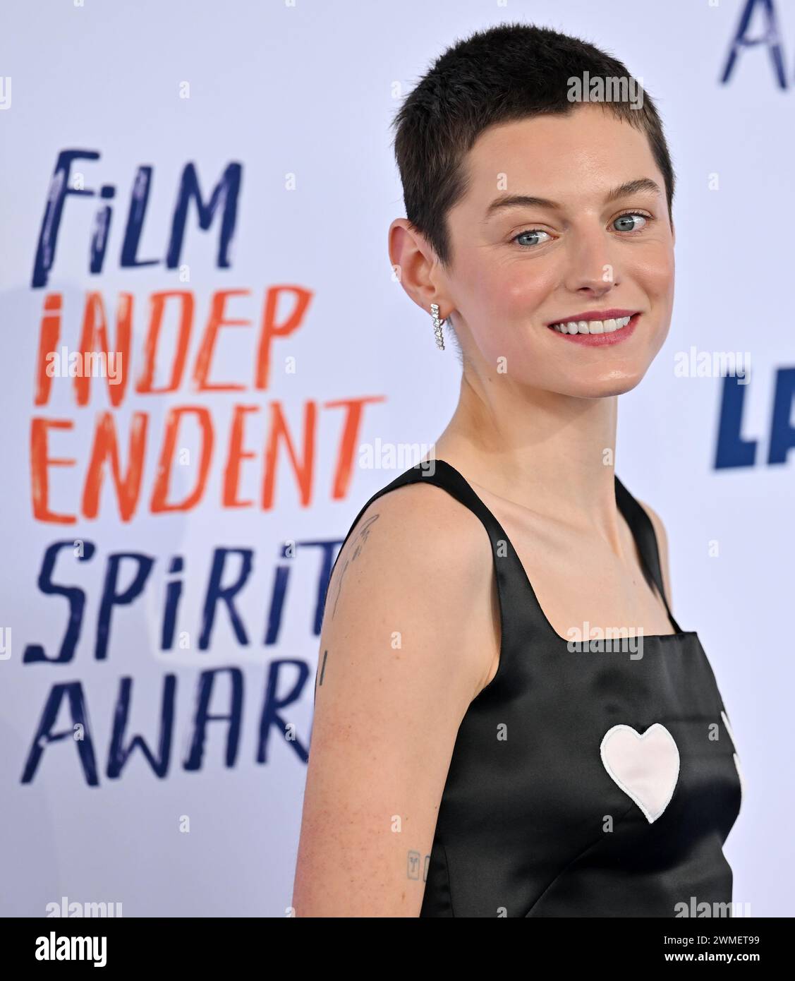 Santa Monica, Usa. Februar 2024. Emma Corrin kommt für die Film Independent Spirit Awards 2024 in Santa Monica, Kalifornien am Sonntag, den 25. Februar 2024. Foto: Chris Chew/UPI Credit: UPI/Alamy Live News Stockfoto