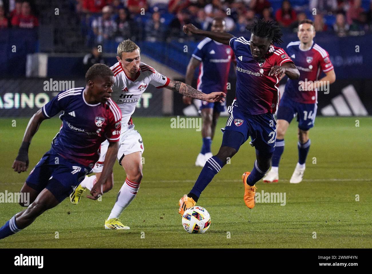 Frisco, Texas, USA. Februar 2024. 24. Februar 2024, Frisco, Texas, Vereinigte Staaten: Dallas-Mittelfeldspieler Herbert Endeley spielte am Samstag, den 24. Februar 2024 in Frisco, Texas, im Toyota Stadium während des Major League Soccer (MLS)-Spiels zwischen dem FC Dallas und San Jose Earthquakes. Fotos von Javier Vicencio/Eyepix Group) (Foto: © Javier Vicencio/eyepix via ZUMA Press Wire) NUR ZUR REDAKTIONELLEN VERWENDUNG! Nicht für kommerzielle ZWECKE! Stockfoto