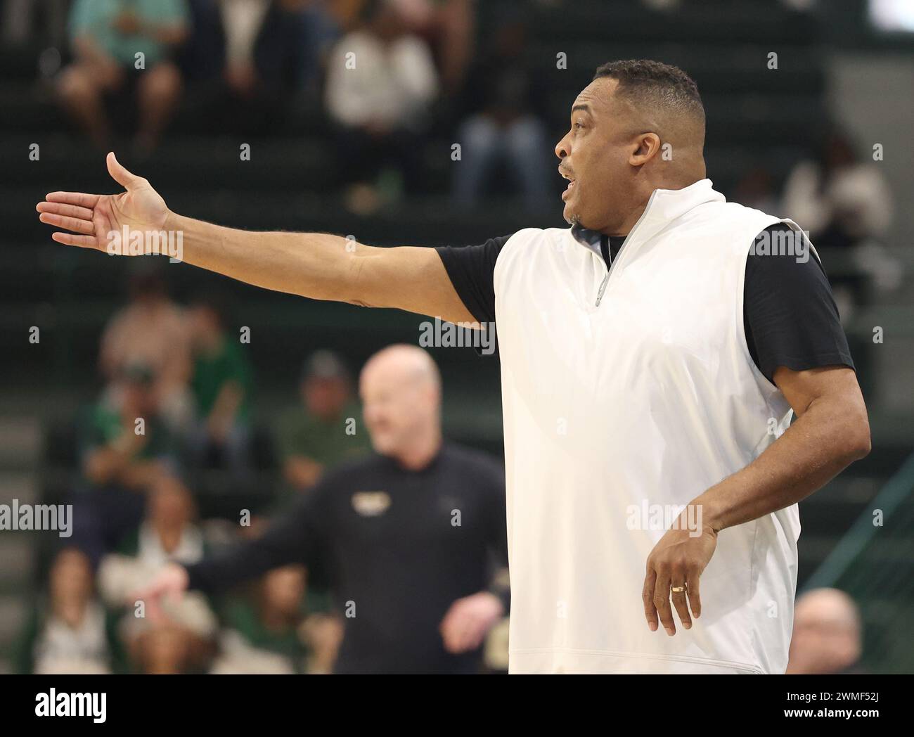 New Orleans, USA. Februar 2024. Während eines Basketballspiels der American Athletic Conference in der Fogleman Arena in New Orleans, Louisiana, am Sonntag, den 25. Februar 2024. (Foto: Peter G. Forest/SIPA USA) Credit: SIPA USA/Alamy Live News Stockfoto