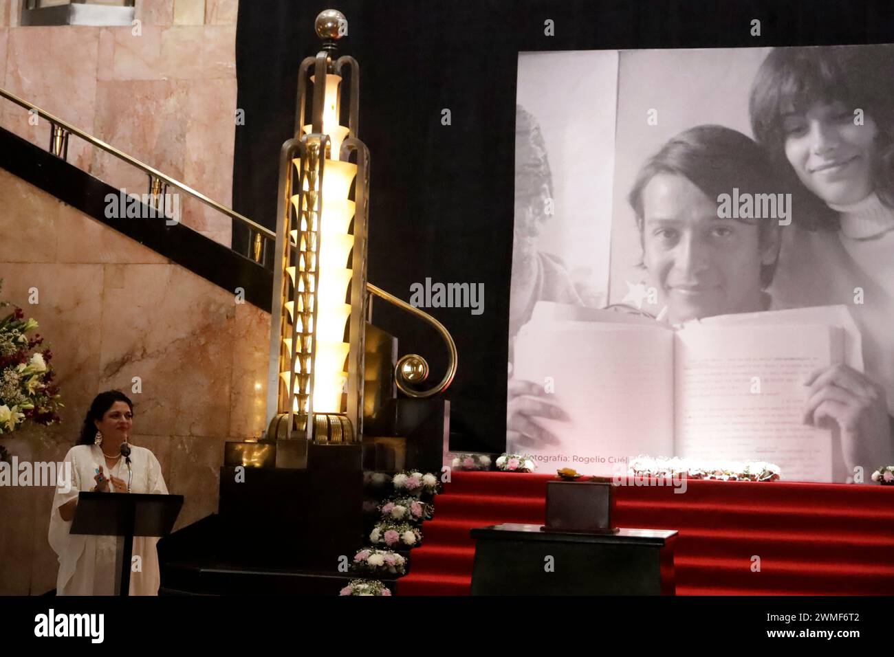 Mexiko-Stadt, Mexiko. Februar 2024. Kulturministerin Alejandra Frausto spricht während der posthumen Hommage an den Schriftsteller Jose Agustin Ramirez im Palast der Schönen Künste in Mexiko-Stadt. Am 25. Februar 2024 in Mexiko-Stadt, Mexiko (Credit Image: © Luis Barron/eyepix via ZUMA Press Wire) NUR REDAKTIONELLE VERWENDUNG! Nicht für kommerzielle ZWECKE! Stockfoto