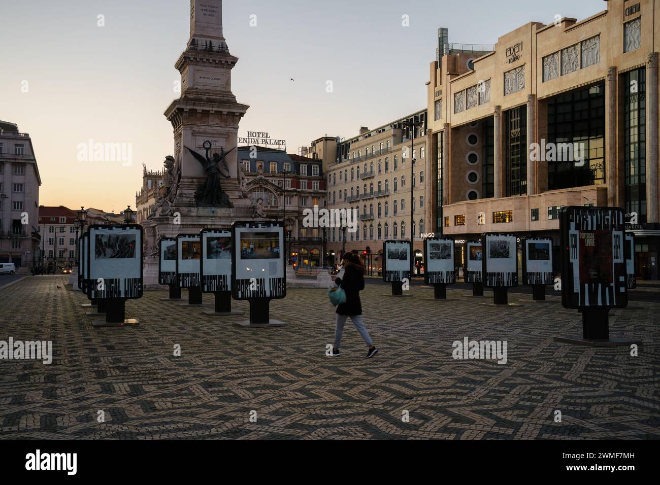 Portugal Livre, Kunstausstellung auf Praca Dos Restauradores in Lissabon, Portugal. Februar 2024. Stockfoto