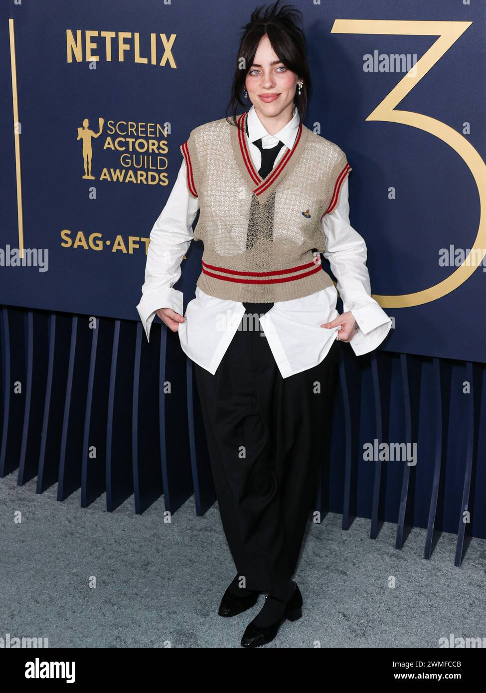 LOS ANGELES, KALIFORNIEN, USA - 24. FEBRUAR: Billie Eilish trägt Vivienne Westwood, und kommt bei den 30. Annual Screen Actors Guild Awards, die am 24. Februar 2024 im Shrine Auditorium and Expo Hall in Los Angeles, Kalifornien, USA, stattfinden. (Foto: Xavier Collin/Image Press Agency) Stockfoto