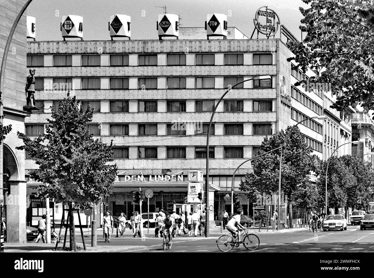 Hotel unter den Linden im Juli 1995, Friedrichstraße Ecke unter den Linden, Bezirk Mitte, Berlin, Deutschland Stockfoto