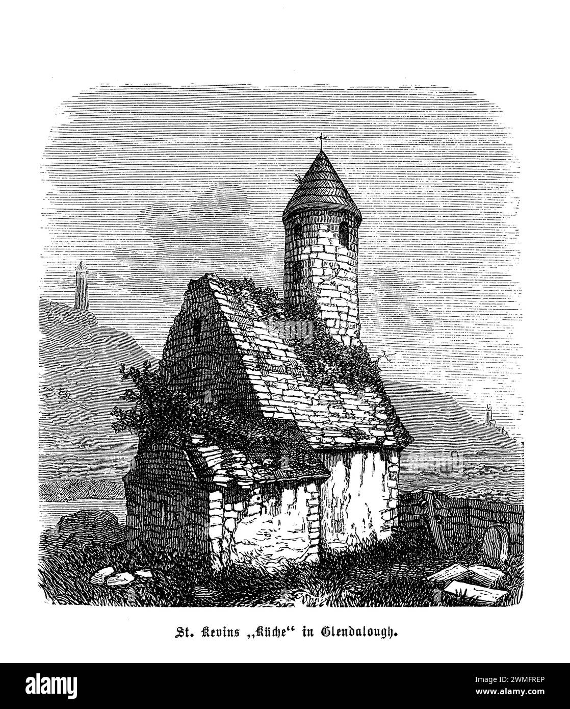 St. Kevin's Kitchen in Glendalough, Irland, ist ein bemerkenswertes Beispiel frühchristlicher Klosterarchitektur, eingebettet in die ruhige und mystische Landschaft der Wicklow Mountains. Diese antike Struktur, Teil einer Klosterstätte, die von St. Kevin wird im 6. Jahrhundert wegen seines charakteristischen runden Turms, der einem Schornstein ähnelt, oft mit einer Küche verwechselt. Der runde Turm, der in die Kirche integriert ist, ist ein wesentliches Merkmal irischer religiöser Stätten und dient sowohl als Glockenturm als auch als Zufluchtsort. Stockfoto