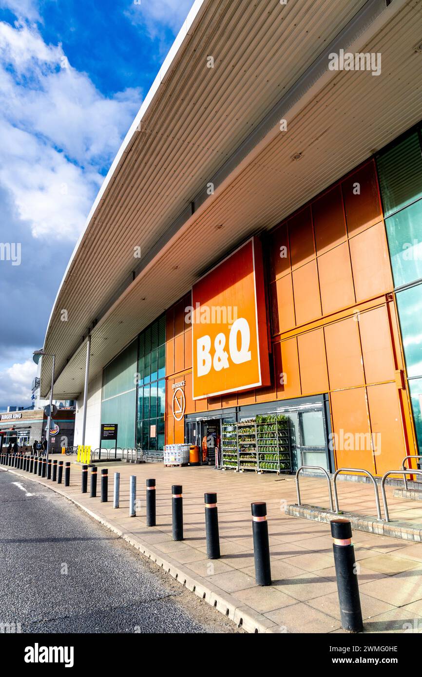 Äußere des B&Q Heimwerkergeschäfts in North Greenwich, London, England Stockfoto