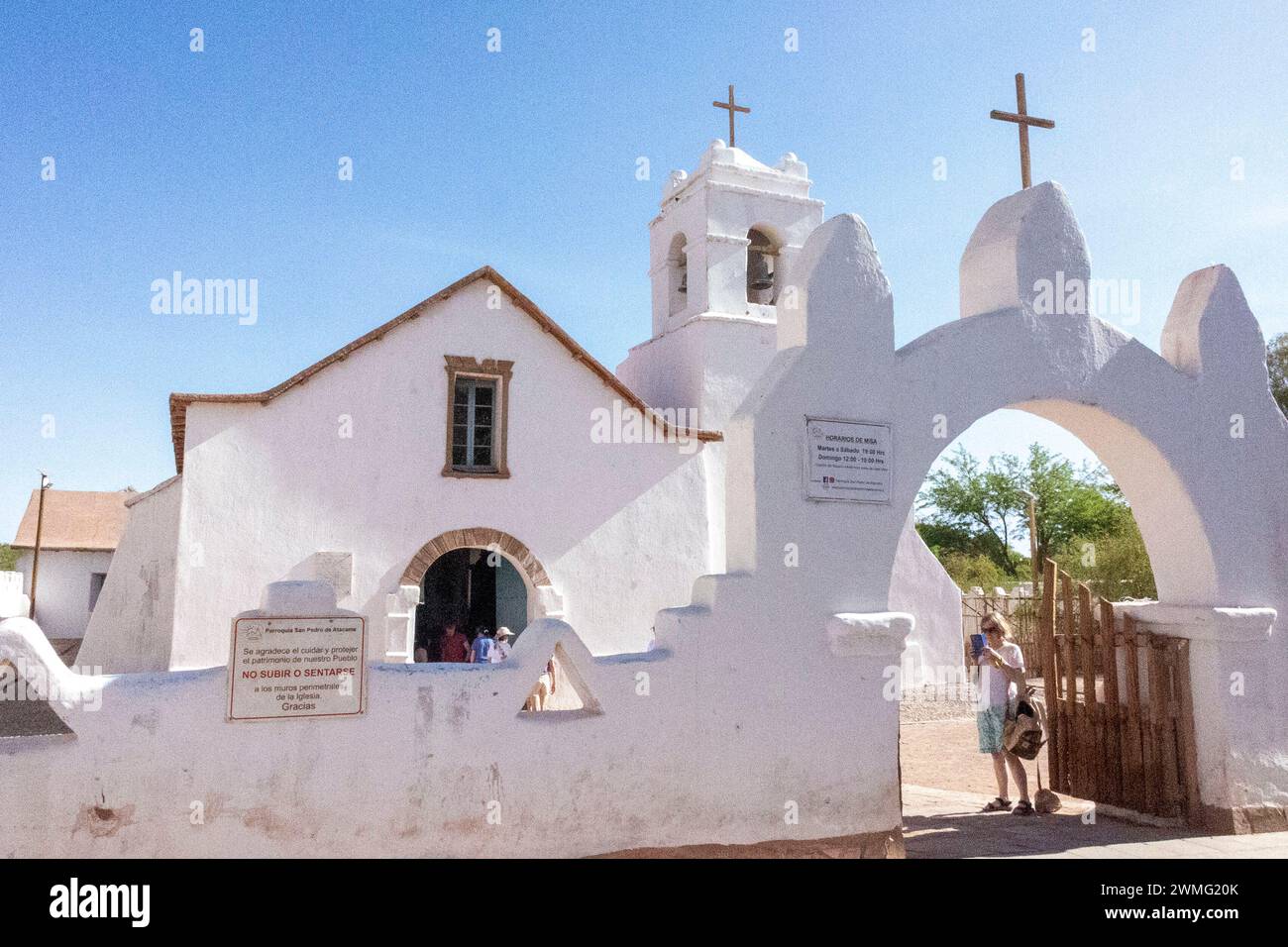 Die Stadt San Pedro de Atacama in Chile, eine rustikale Altstadt, sieht aus wie etwas aus einem westlichen Cowboyfilm. Stockfoto