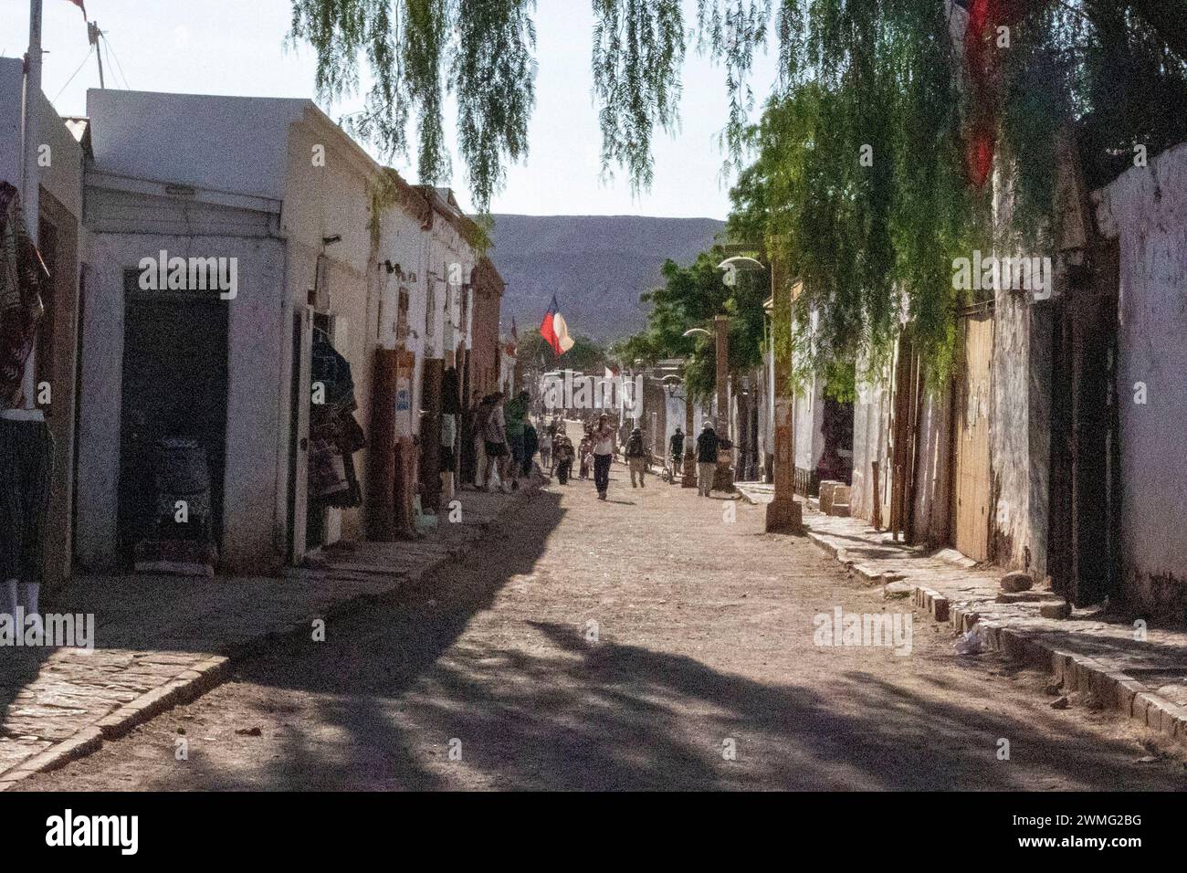 Die Stadt San Pedro de Atacama in Chile, eine rustikale Altstadt, sieht aus wie etwas aus einem westlichen Cowboyfilm. Stockfoto