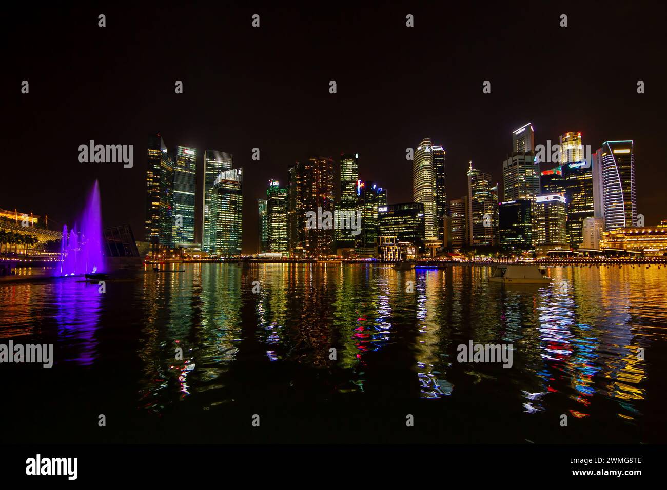 Nächtliche Ausblicke auf die Stadt Singapur Stockfoto