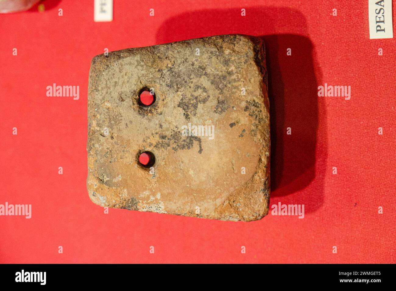 Gewichte für Terrakotta-Webstühle, Museo Comarcal de Molina de Aragón, Guadalajara, Spanien Stockfoto
