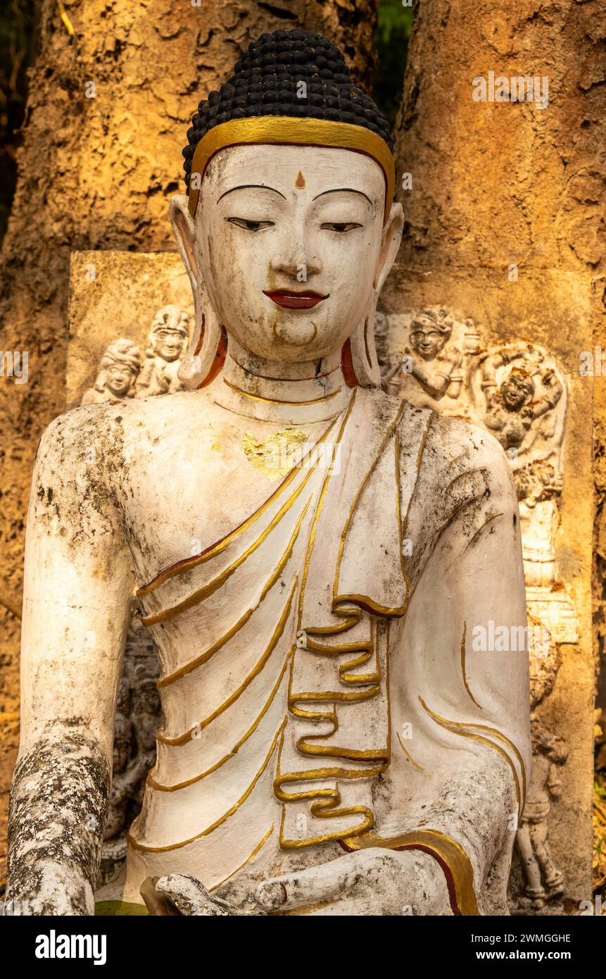 Aspekte, Ausblicke und Besucher des Wat Pha Lat Buddhistischen Tempels in den Hügeln über Chiang Mai, Thailand Stockfoto
