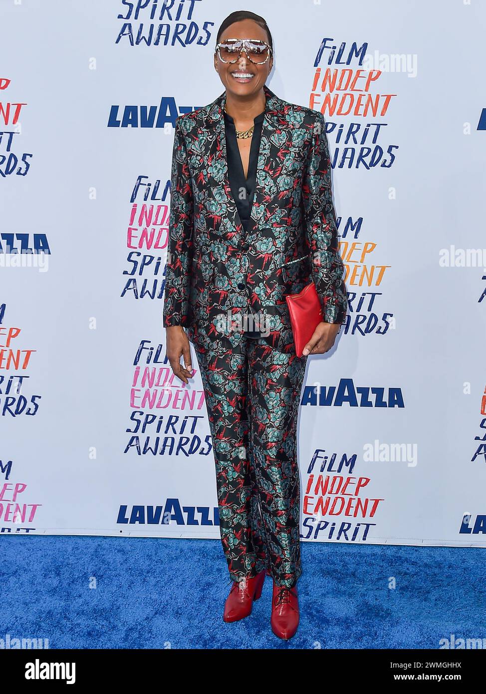 Santa Monica, Usa. Februar 2024. SANTA MONICA, LOS ANGELES, KALIFORNIEN, USA – 25. FEBRUAR 2024: Aisha Tyler kommt bei den Film Independent Spirit Awards (39. Annual Film Independent Spirit Awards), die am 25. Februar 2024 in Santa Monica, Los Angeles, Kalifornien, USA, stattfinden. ( Quelle: Image Press Agency/Alamy Live News Stockfoto