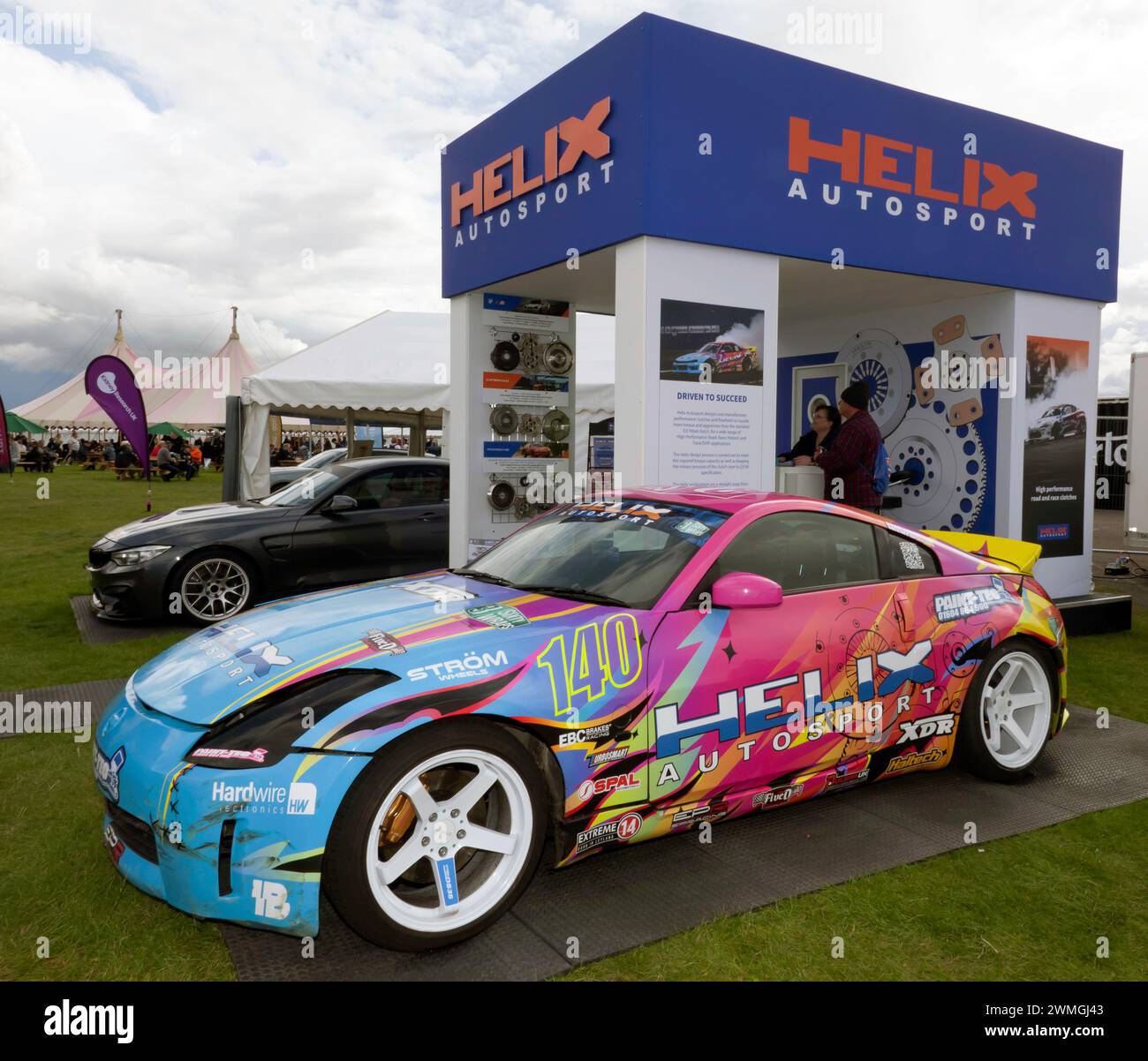 Der Helix Autosport Stand auf dem Silverstone Festival 2023. Stockfoto