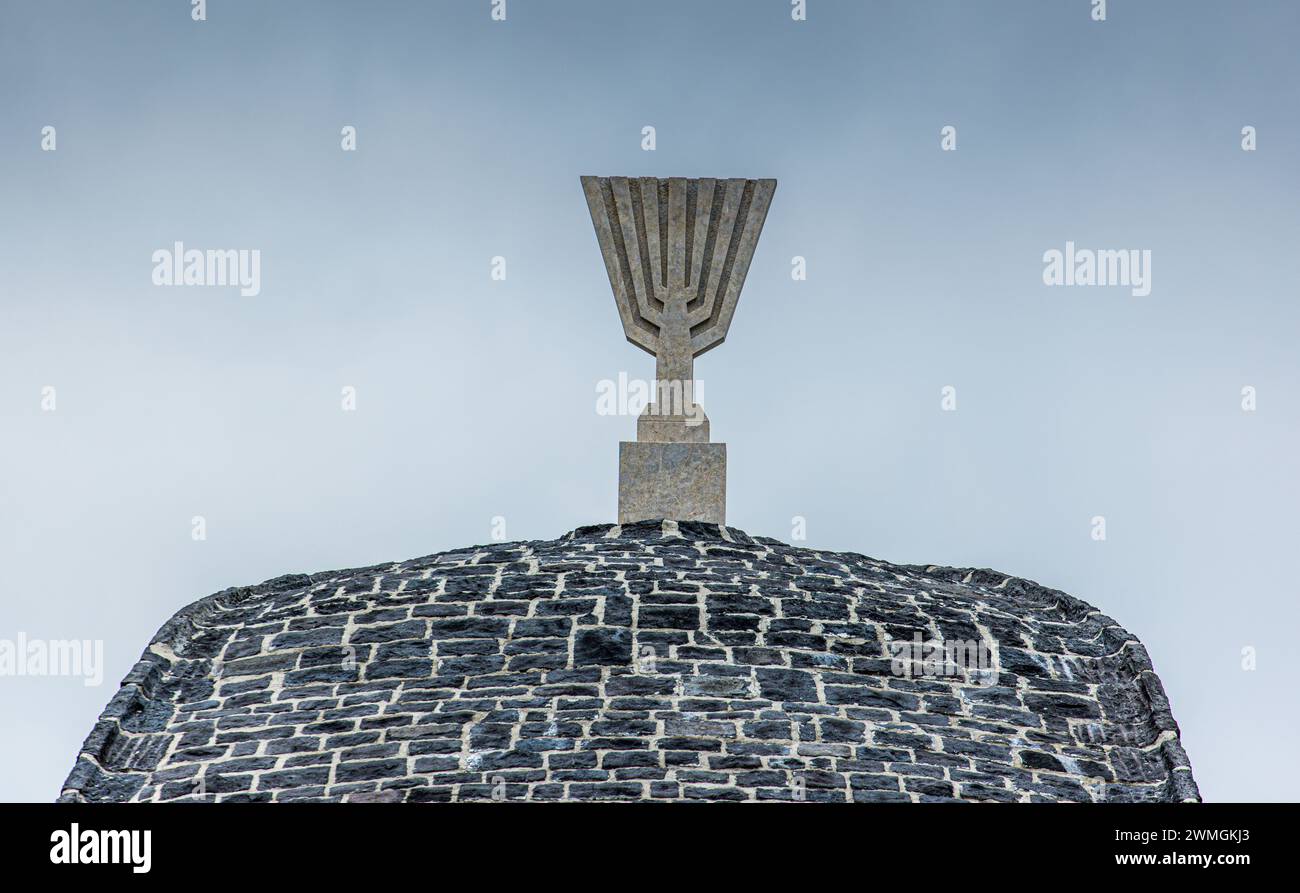 Die jüdische Gedenkstätte in der heutigen Gedänksstätte des Konzentrationslagers Dachau. (Dachau, Deutschland, 08.04.2023) Stockfoto