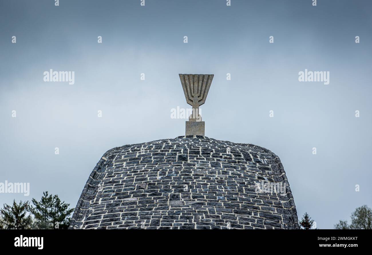 Die jüdische Gedenkstätte in der heutigen Gedänksstätte des Konzentrationslagers Dachau. (Dachau, Deutschland, 08.04.2023) Stockfoto