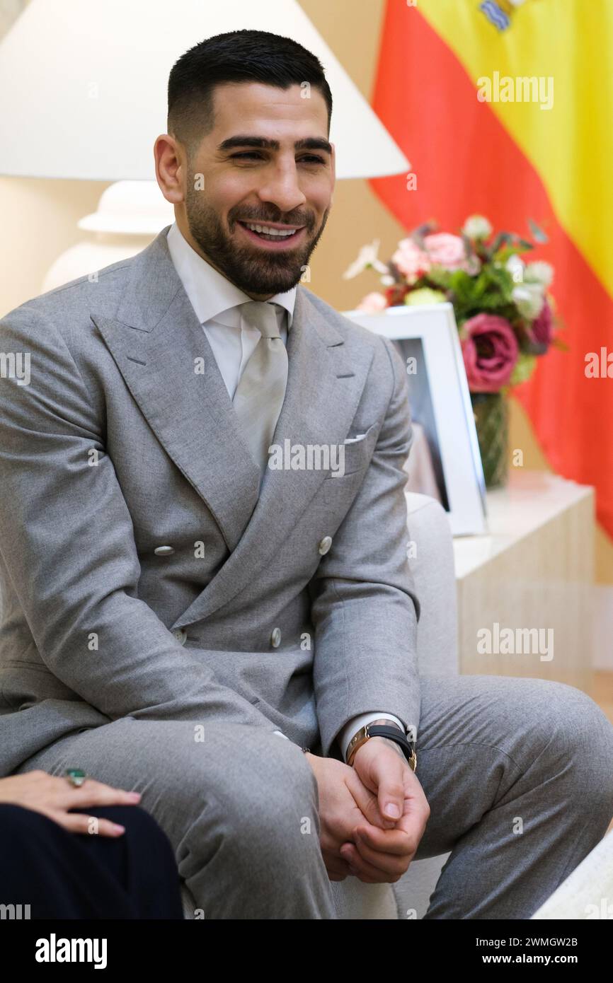 UFCWeltmeisterin im Federgewicht Ilia Topuria bei einem Treffen mit