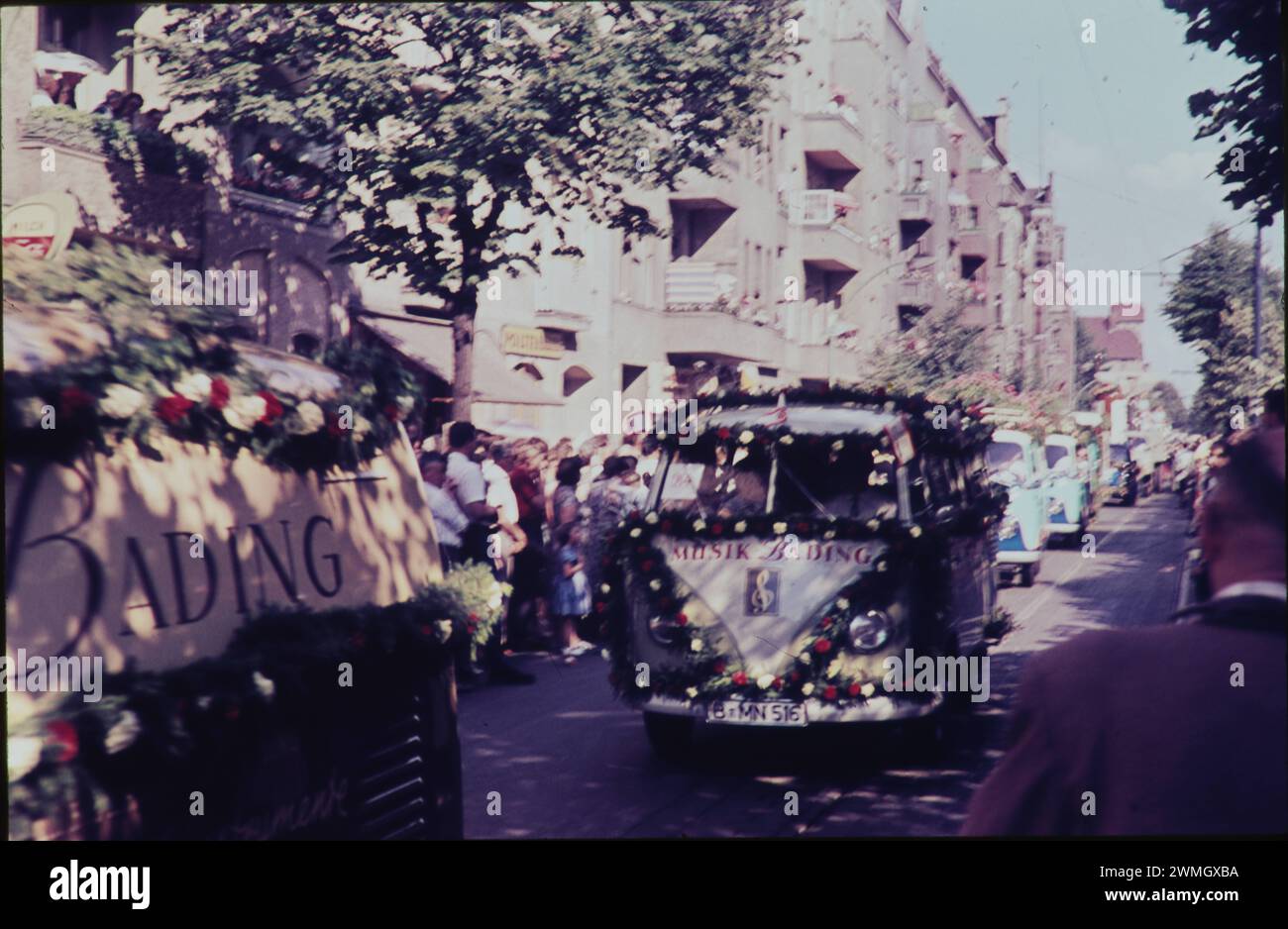 Berlin GER, Berlin, Aufnahme ca. Juli 1960, Strassenzene, 600 jahrfeier in Neukölln, gegründet 1360 *** Berlin GER, Berlin, Foto ca. Juli 1960, Straßenszene, 600 Jahre Feier in Neukölln, gegründet 1360 Stockfoto