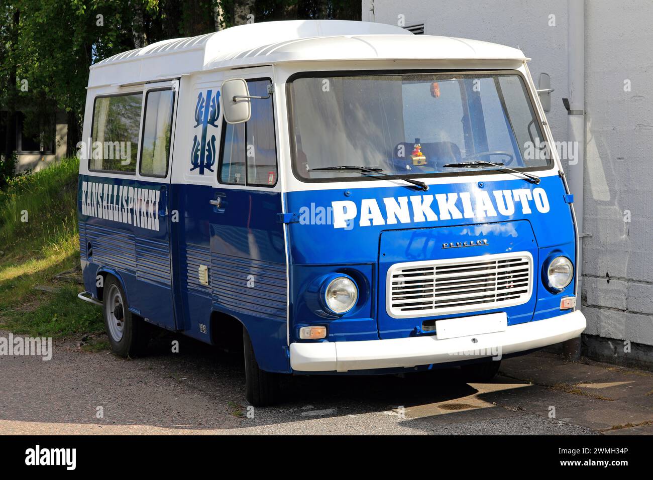 1974 Peugeot J7 Kansallis-Osake-Pankki Bankwagen. Die besten finnischen Bankfahrzeuge waren die 1960er und 70er Jahre Salo, Finnland. Juni 2022. Stockfoto