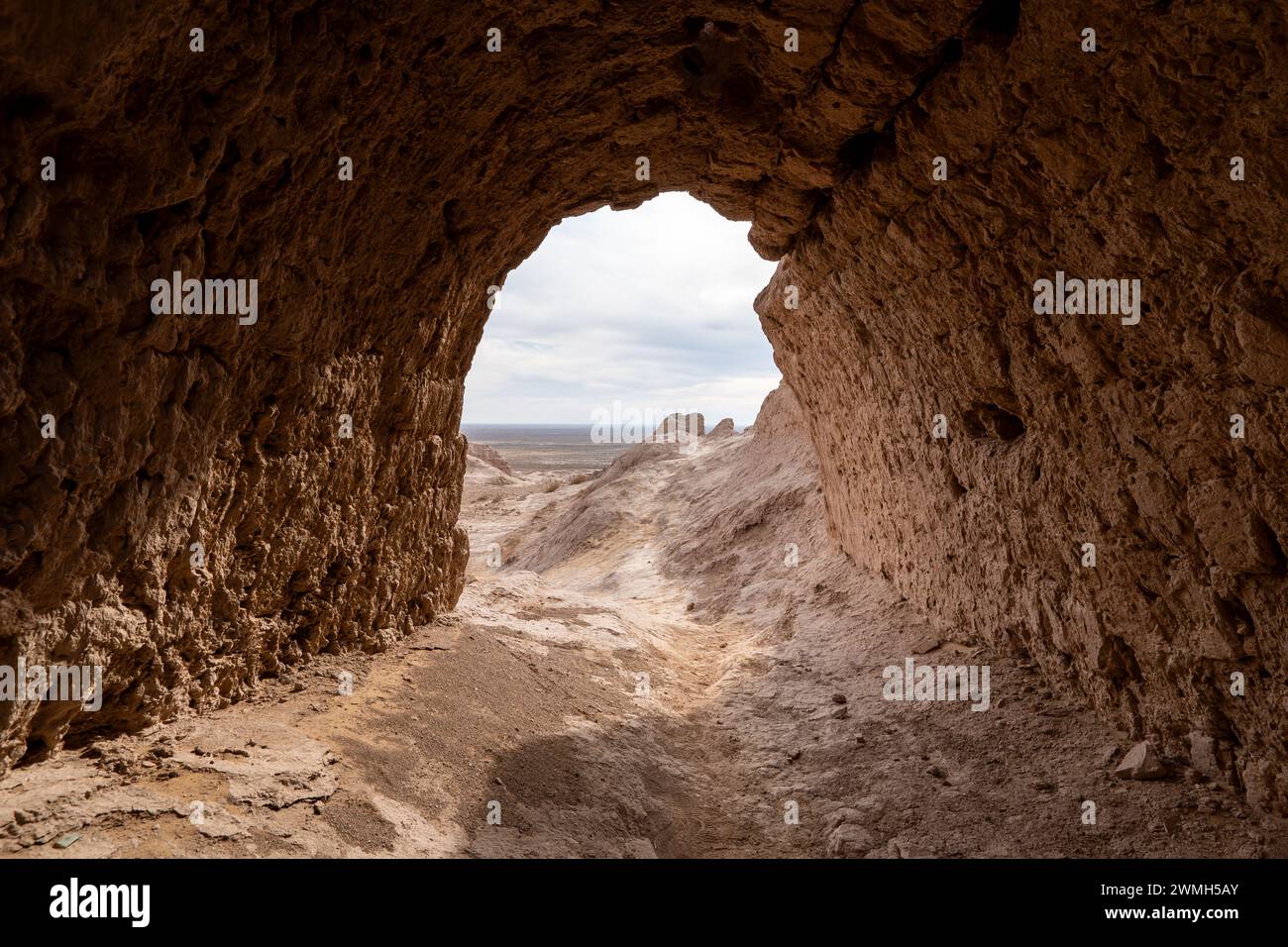 Die Ruinen von Ayaz Kala, eine der Wüstenschlösser des antiken Chorezm, traditionell bekannt als Elliq Qala, UNESCO-Weltkulturerbe in Karakpakstan, Ky Stockfoto