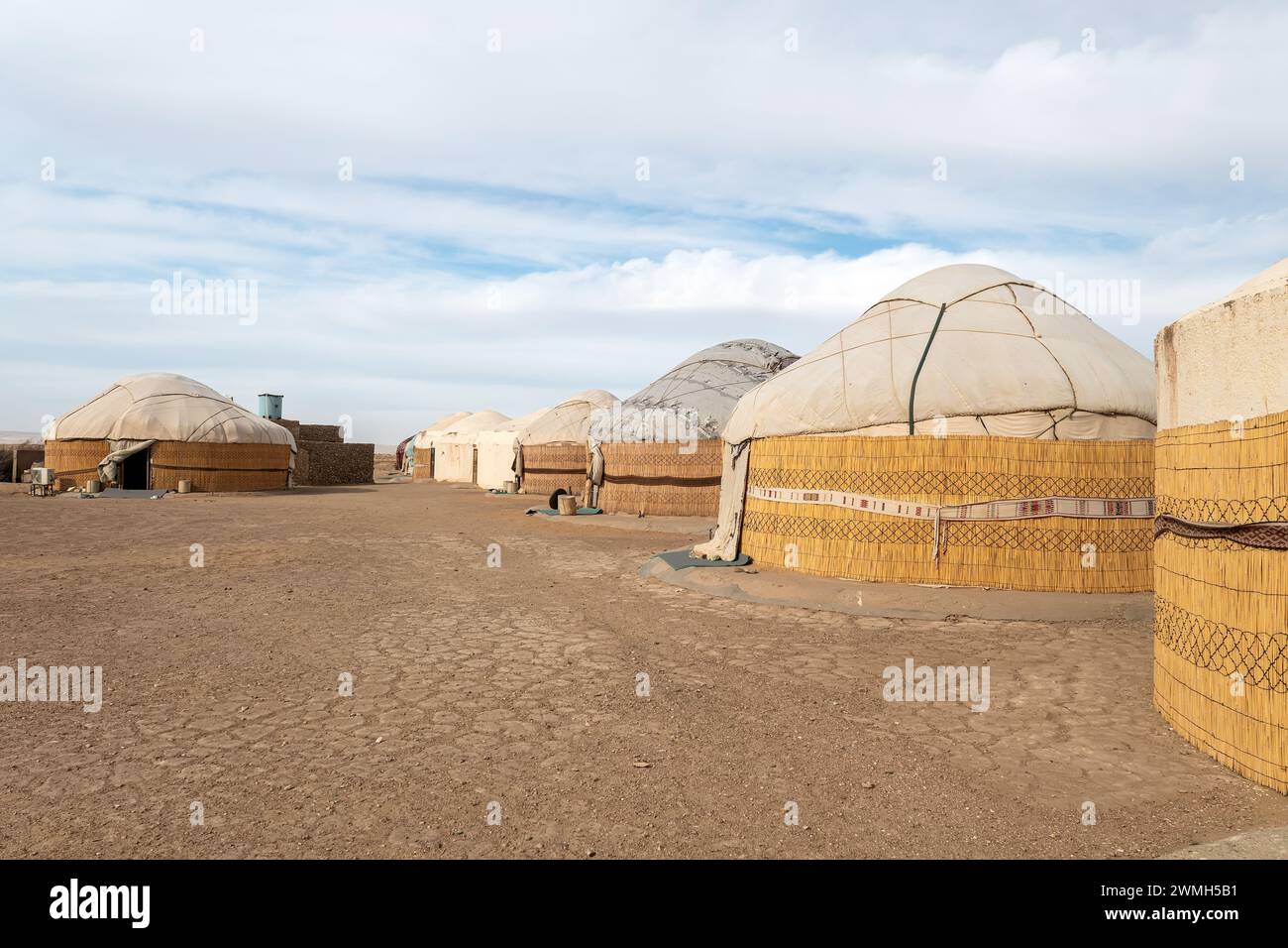 Usbekistan, Jurtenlager in der Kyzylkum-Wüste. Stockfoto