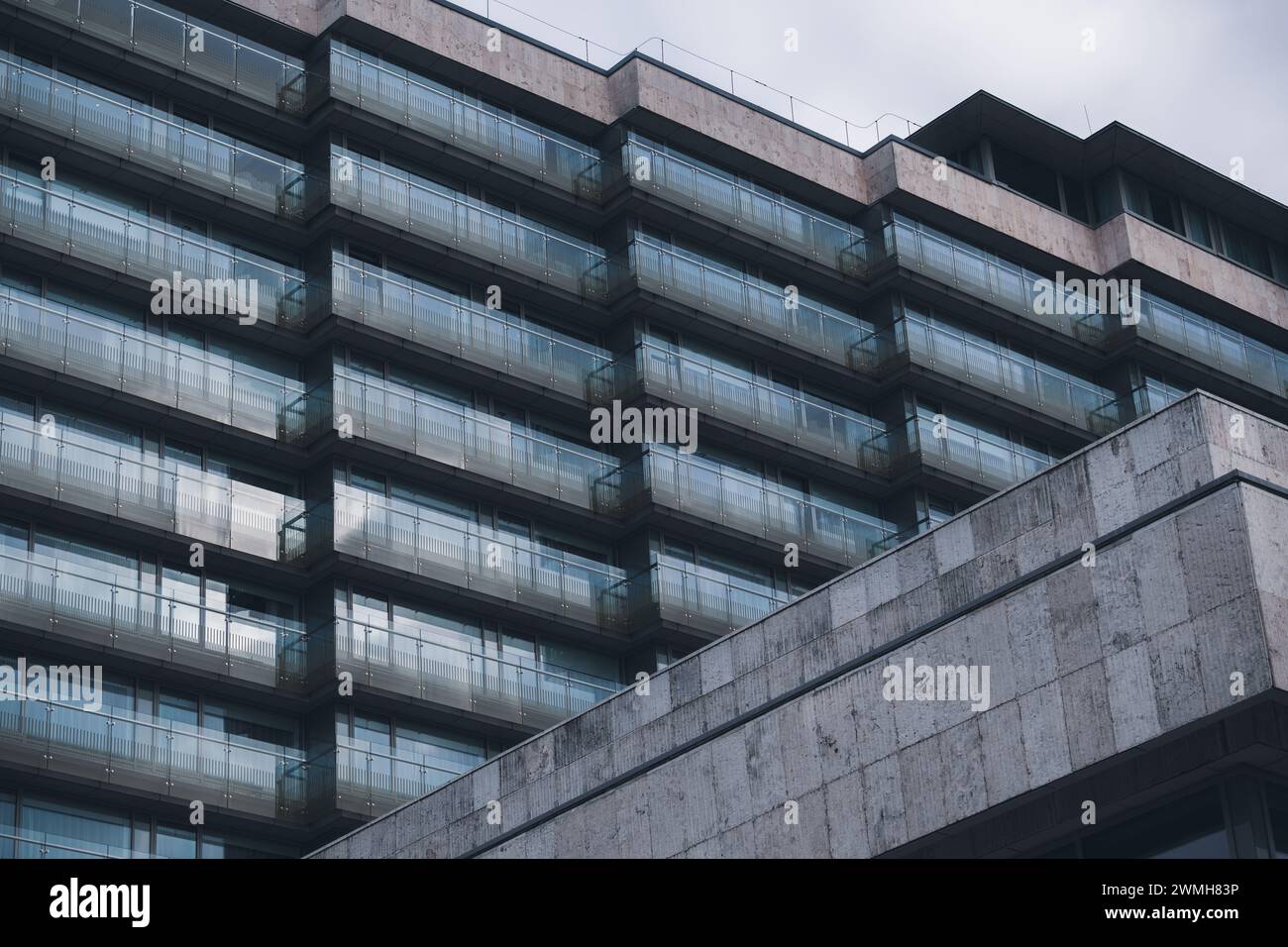 Balkone und Fenster des Hotel Marriott Budapest Stockfoto