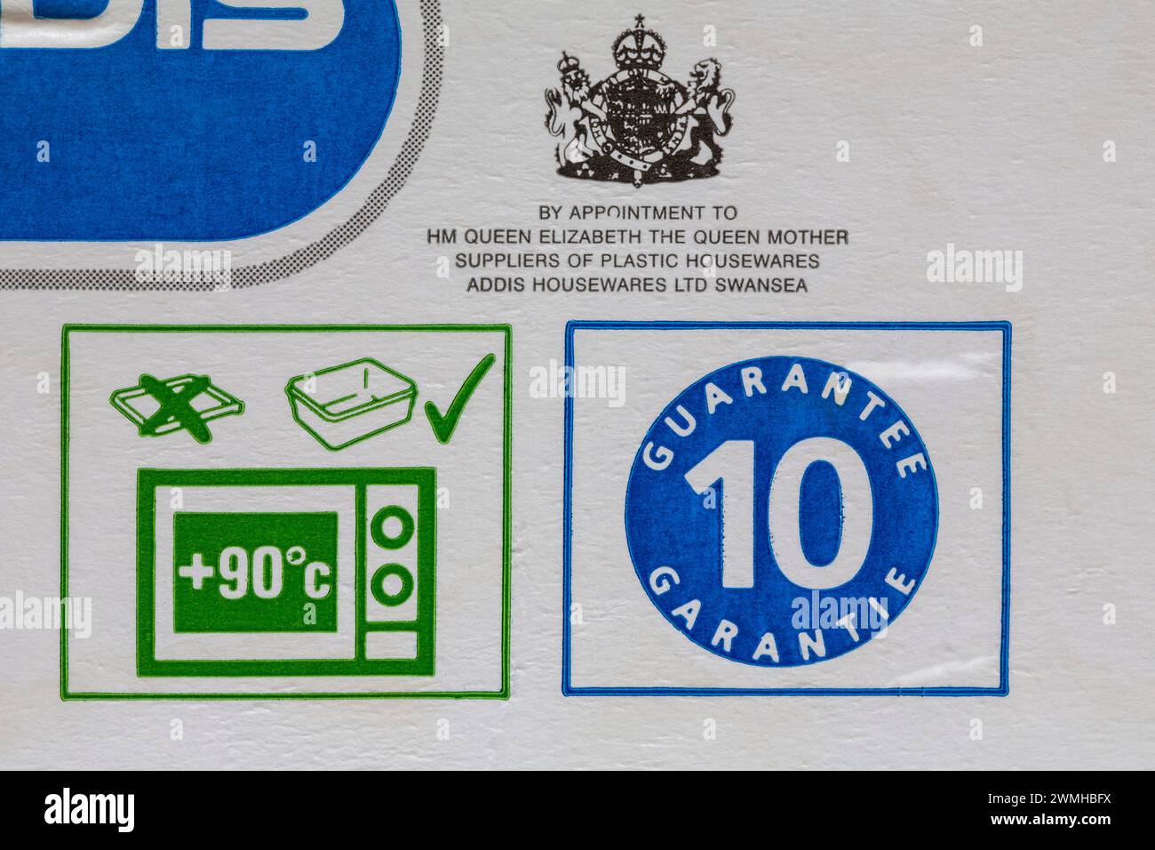 Mikrowellen-Symbole mit Details auf Addis Kunststoff-Lebensmittelbehälter mit Sorgfalt und Gebrauchssymbolen - Royal Warrant Stockfoto