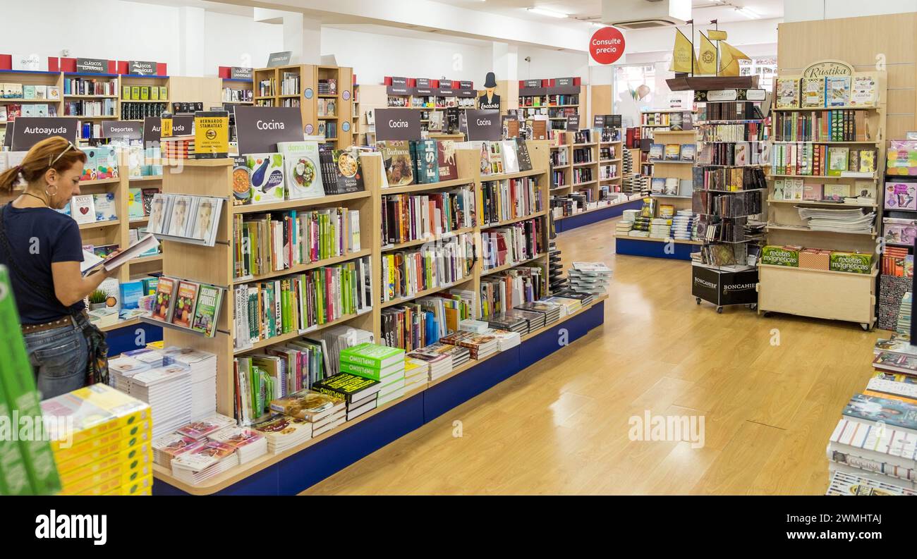 Innenraum eines Buchladens auf den Kanarischen Inseln Stockfoto