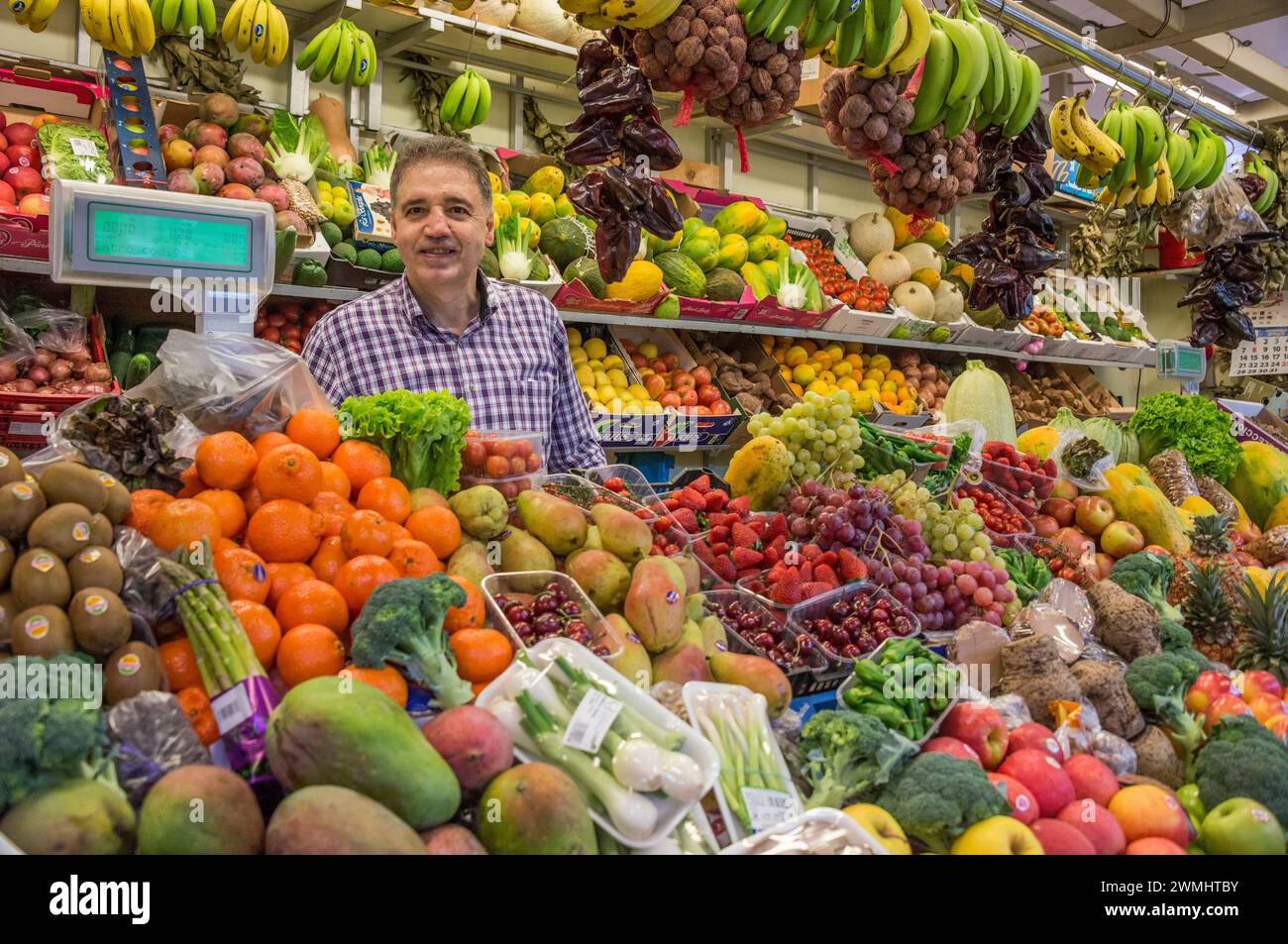Obstladen auf dem Markt der Stadt La Laguna auf Teneriffa, Kanarische Inseln Stockfoto