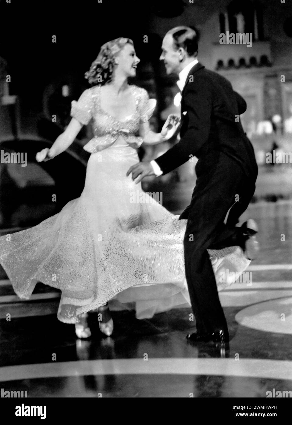 Fred Astaire und Ginger Rogers. Fred Astaire (* Frederick Austerlitz; 1899–1987) und Ginger Rogers (* Virginia Katherine McMath; 1911–1995) in einem Werbefoto für Top hat, 1935 Stockfoto