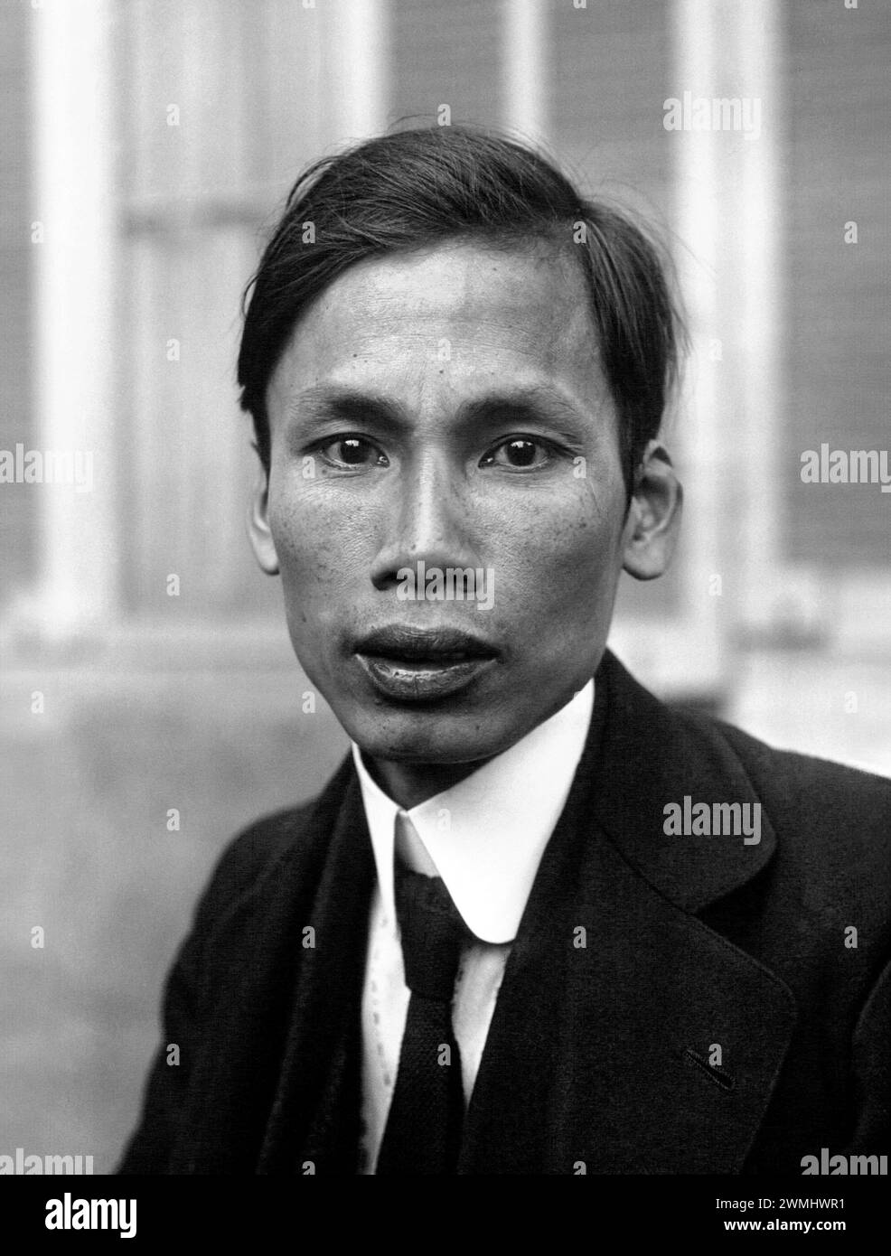 Ho Chi Minh. Porträt des vietnamesischen kommunistischen Revolutionärs Hồ Chí Minh (né Nguyễn Sinh Cung 1890–1969), 1921. Ho Chi Minh war von 1945 bis 1969 der 1. Präsident der Demokratischen Republik Vietnam. Stockfoto