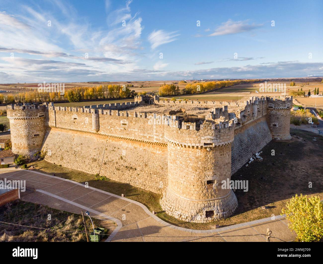 Schloss Grajal de Campos, Militärbau aus dem 16. Jahrhundert auf den Überresten einer anderen früheren Burg aus dem 10. Jahrhundert, castilla y Leon, Spanien Stockfoto