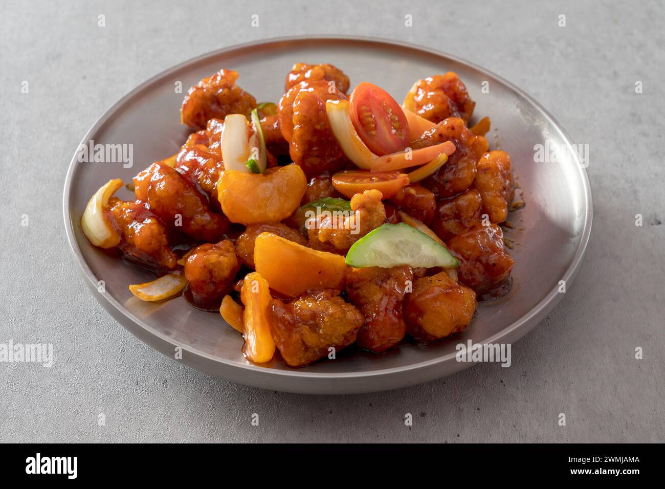 Koreanisches Gericht Ketchup Tangsuyuk, süß-saures Schweinefleisch, Guobaorou, Sojabohnenpaste Eintopf, gegrillte Schweinebacke Stockfoto