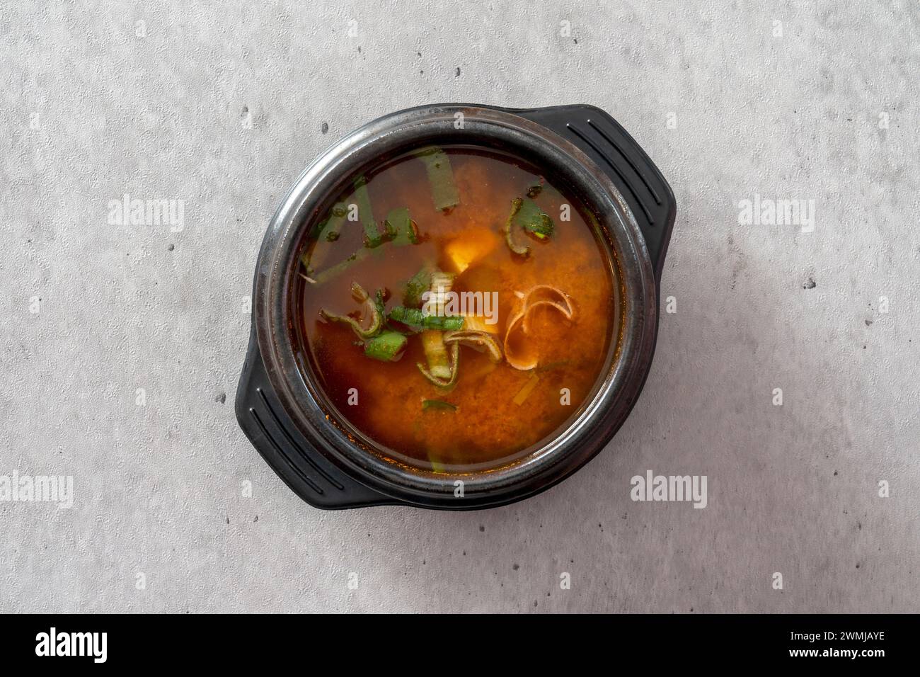 Koreanisches Gericht Ketchup Tangsuyuk, süß-saures Schweinefleisch, Guobaorou, Sojabohnenpaste Eintopf, gegrillte Schweinebacke Stockfoto