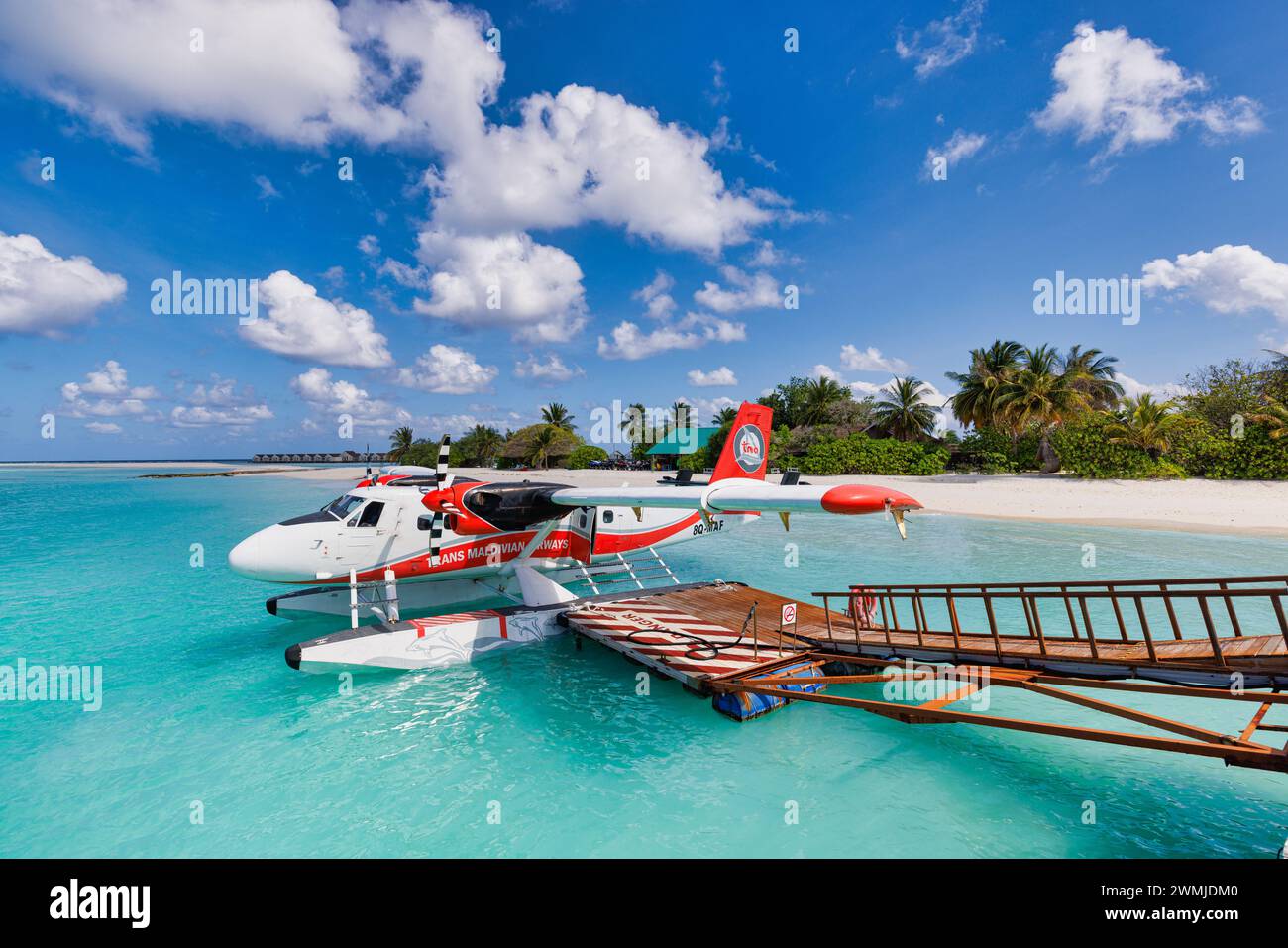 TransMaldivian Airways Twin Otter Wasserflugzeuge am Flughafen Male (MLE) auf den Malediven. Wasserflugzeug-Parkplatz neben dem Dock. 02.05.22, Ari-Atoll, Malediven Stockfoto