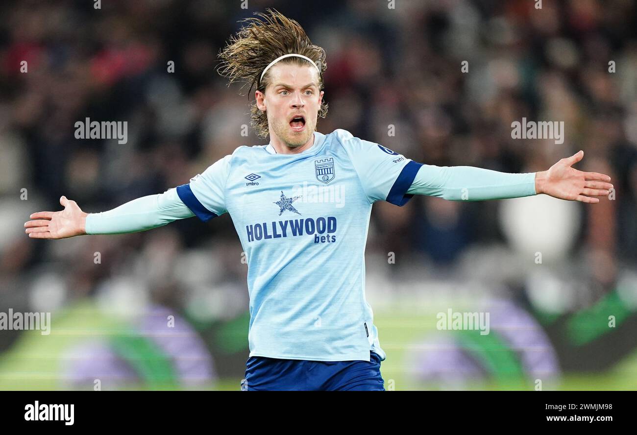 Brentfords Mathias Jensen während des Premier League-Spiels im London Stadium. Bilddatum: Montag, 26. Februar 2024. Stockfoto