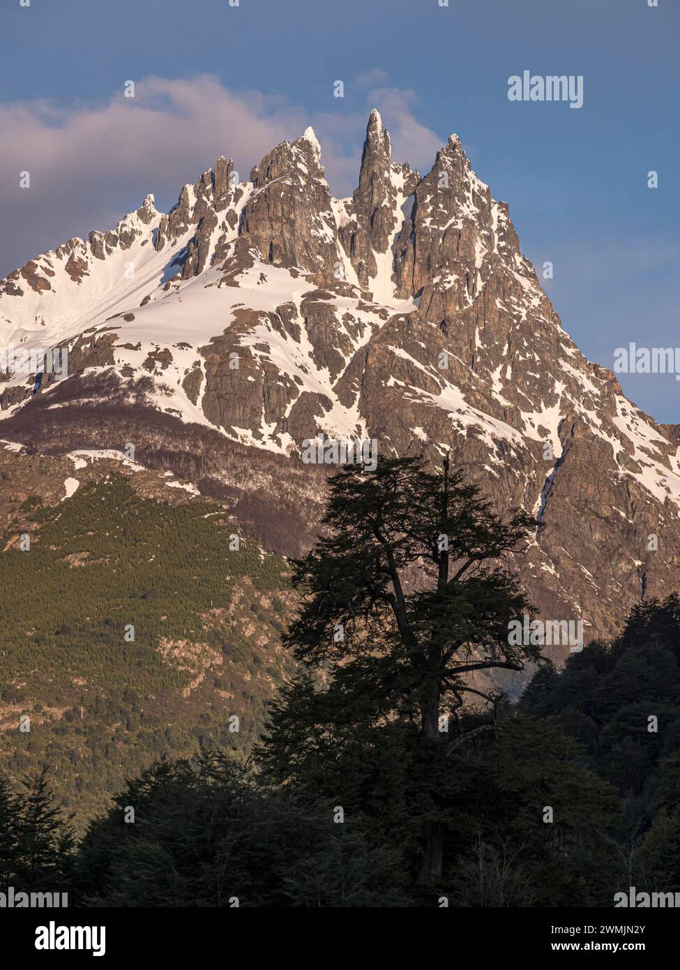 Gebirgszug entlang der Straße 235, die Futaleufu mit der Carretera Austral verbindet, östlich von Villa Santa Lucia, Chile Stockfoto