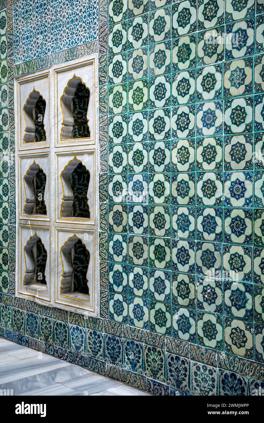 Nischen und dekorative Wandfliesen, Harem, Topkapi Palast, Istanbul, Türkei Stockfoto