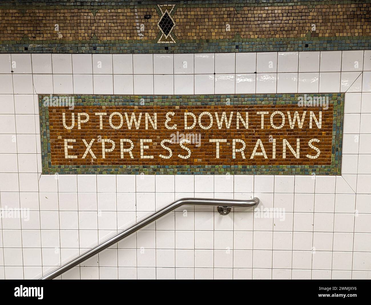 Melden Sie sich in der New York City U-Bahn an Stockfoto
