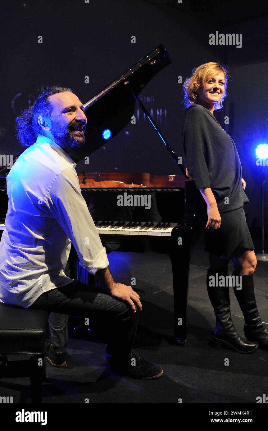 Mailand Italien 22.10.2012: Irene Grandi, italienische Sängerin, und der Jazzpianist Stefano Bollani bei der Vorstellung des neuen Cover-Albums „Irene Grandi & Stefano Bollani“ Stockfoto