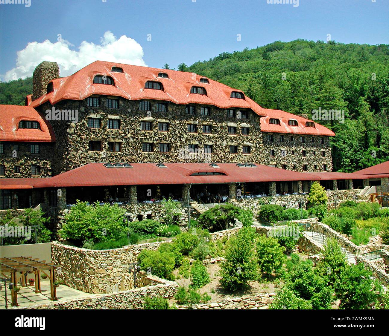 Malerische Lodge in den Bergen Stockfoto