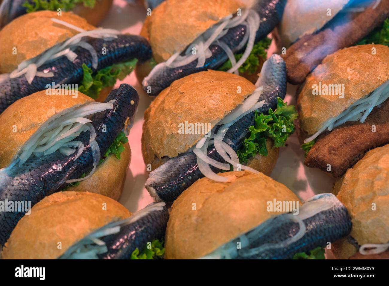 Hamburg, Deutschland, Fischburger im Geschäft auf dem berühmten Hamburger Fischmarkt Stockfoto