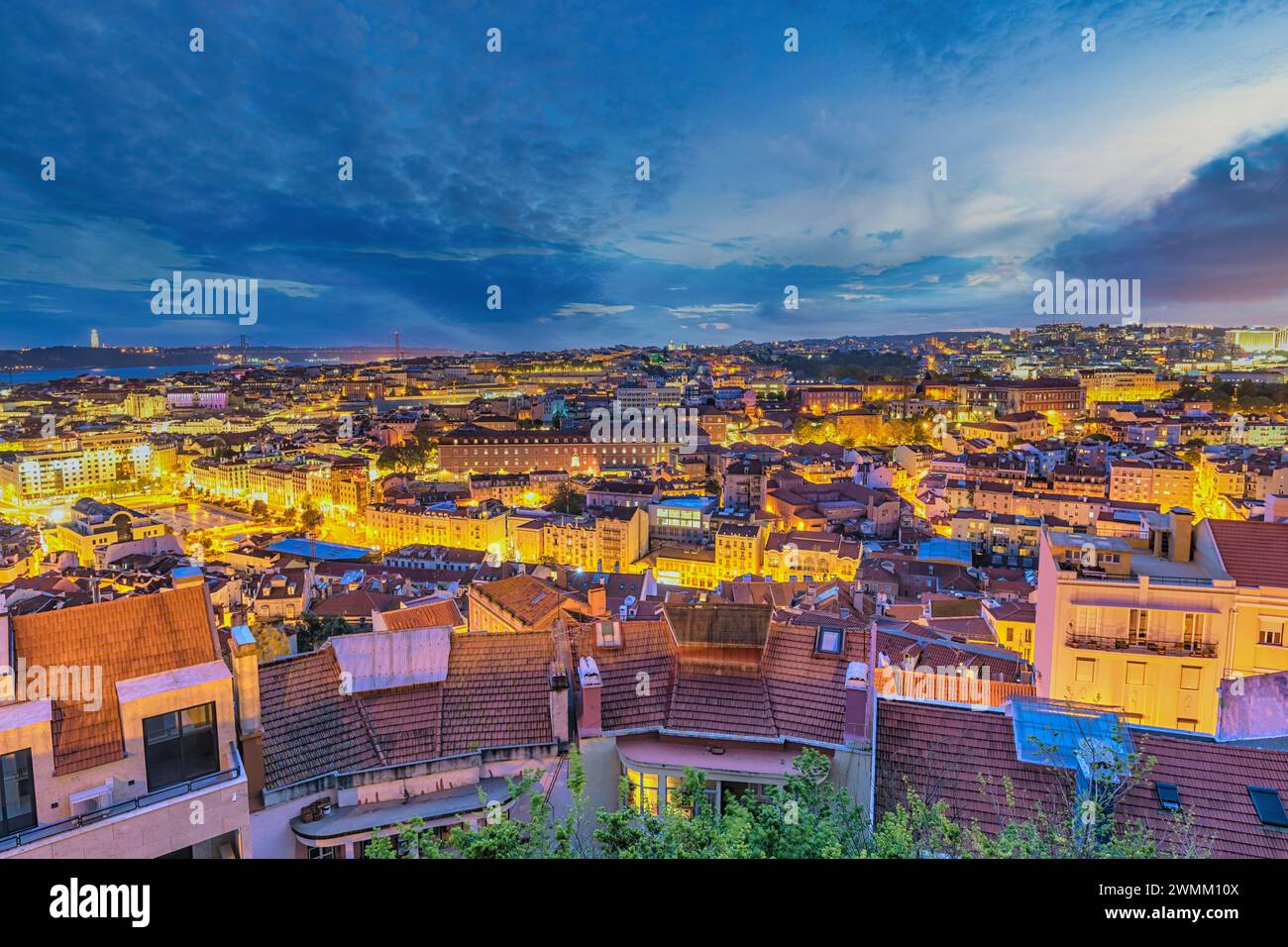 Lissabon Portugal sunrise city Skyline in Lissabon Alfama Stockfoto