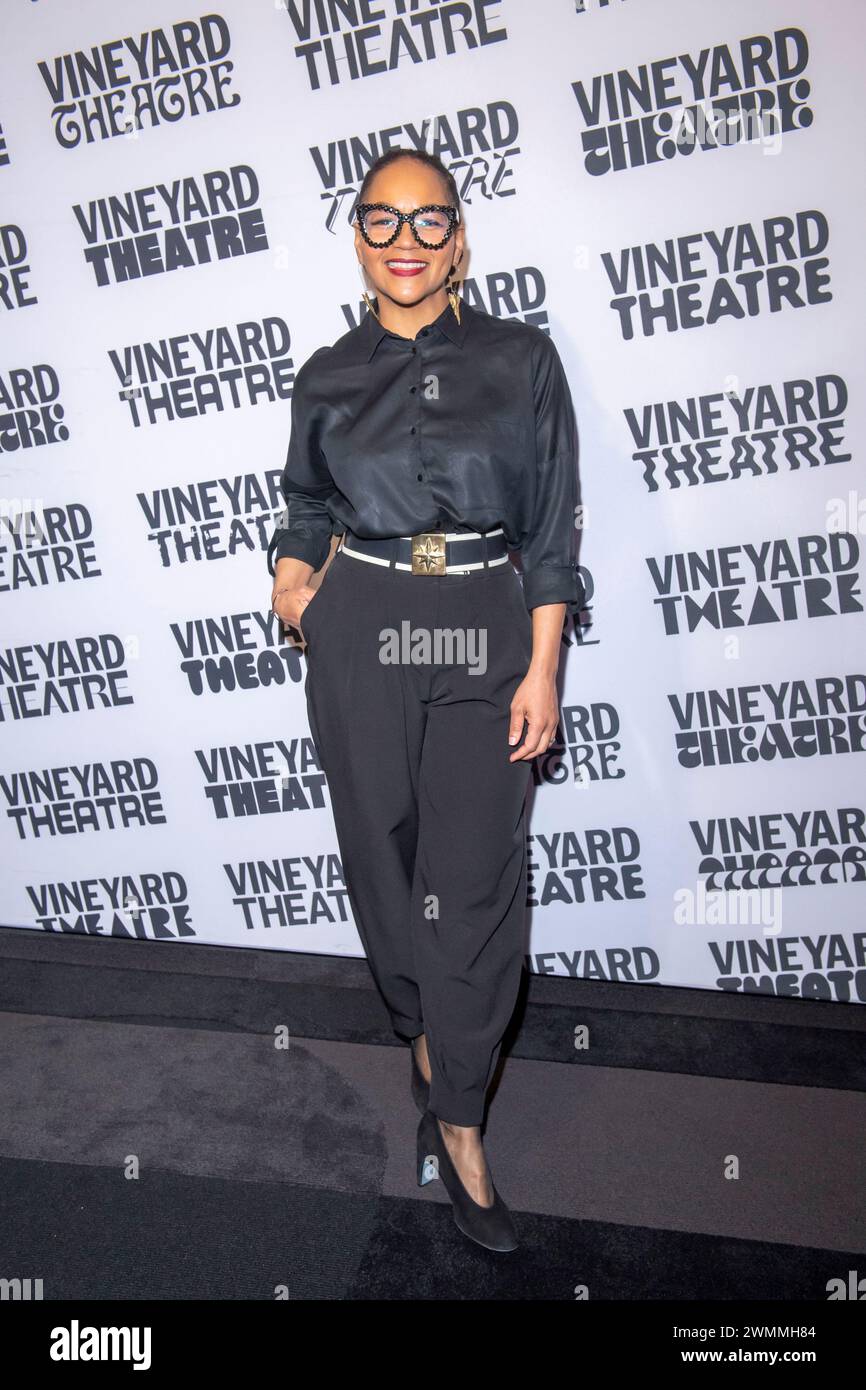 New York, Usa. Februar 2024. Crystal Dickinson nimmt am 26. Februar 2024 im Edison Ballroom in New York City, USA, an der Gala zum 41. Jahrestag des Vineyard Theatre 2024 zu Ehren des Schauspielers Jesse Tyler Ferguson Teil. (Foto von Thenews2/NurPhoto) Credit: NurPhoto SRL/Alamy Live News Stockfoto