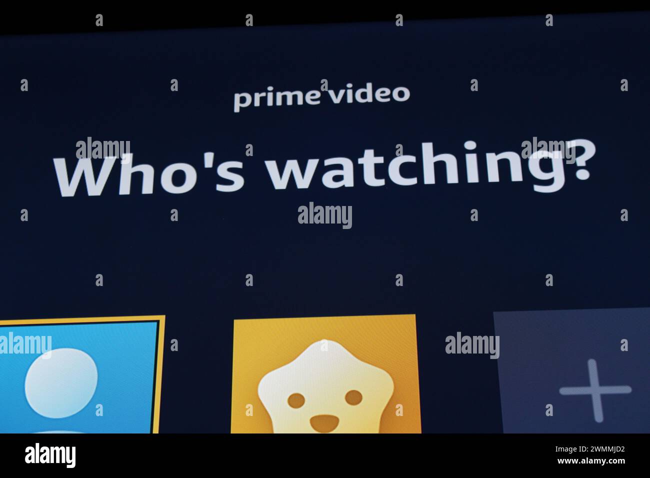 Amazon Prime Prime Video Home-Bildschirm fragt, wer gerade zusieht. Grafische Ressource, Konzept für Streaming zu Hause Stockfoto