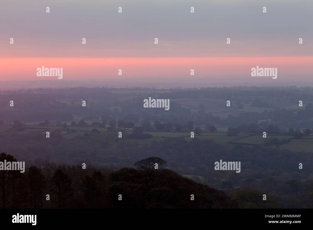 Sonnenaufgang, von den Weaver Hills über Staffordshire UK. Stockfoto